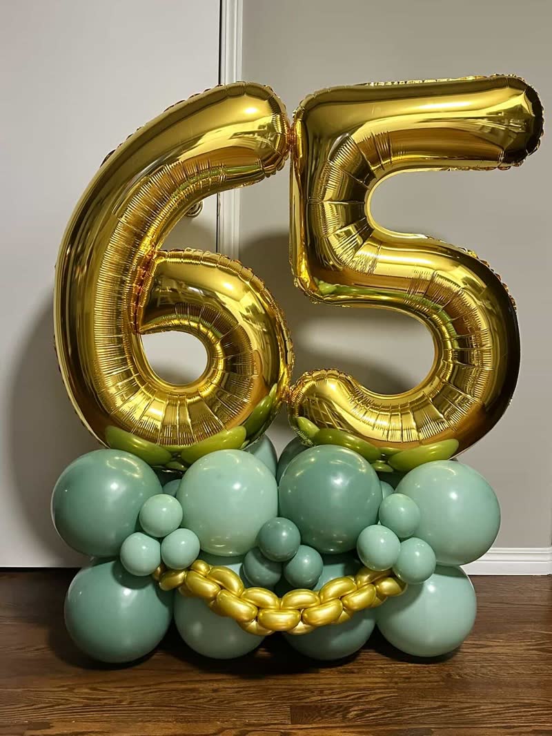 Bouquets balloon decor by Inflatable Decorations, Winnipeg