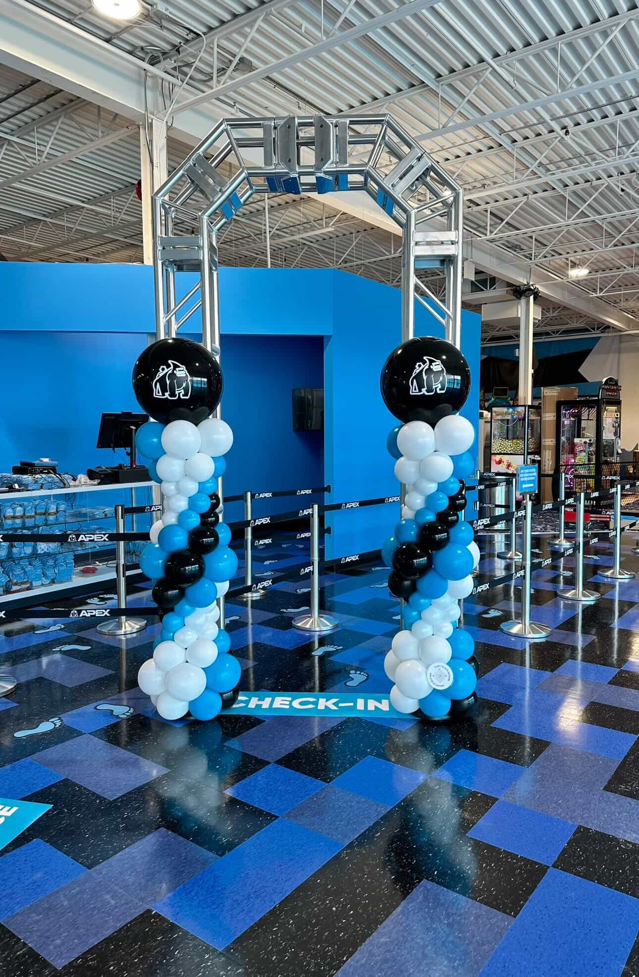 Standing balloon column